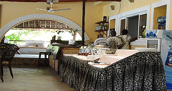 Hill Park Tiwi Beach Hotel