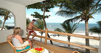 Travellers Beach Hotel 