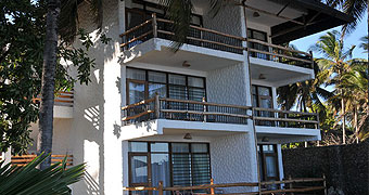 Travellers Beach Hotel 