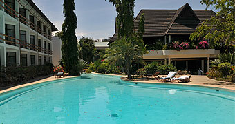 Travellers Beach Hotel 