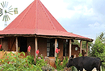 Azizi Roundhouse Cottage Sandai Farm