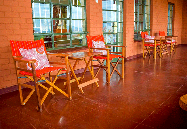 kamboyo-guest-house-outdoor-lounge Kamboyo Guest House