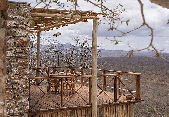 kipalo-hills-lodge-mbulia-conservancy-tsavo-west-natonal-park-cliff-villa-deck-views Kipalo Hills Lodge Mbulia Conservancy Tsavo West National park