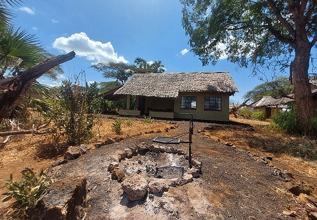 kitani-bandas-tsavo-west-national-park-entrance-gate Kitani Bandas Tsavo West National Park
