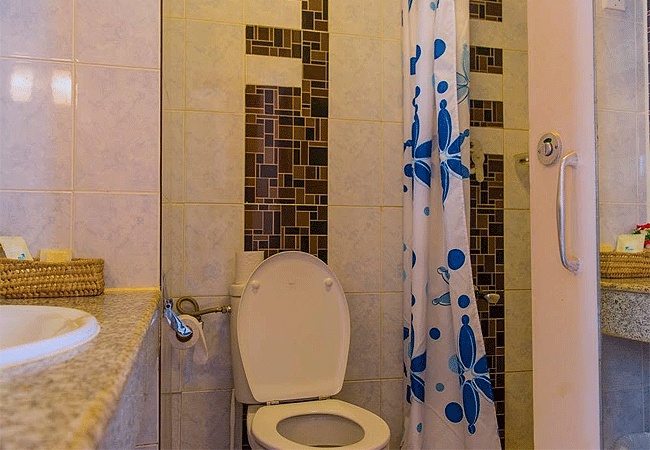 ngulia-safari-lodge-tsavo-west-national-park-features en-suite-rooms-with-flushing-toilets-hot-and-cold-baths- and-showers Ngulia Safari Lodge Tsavo West National Park
