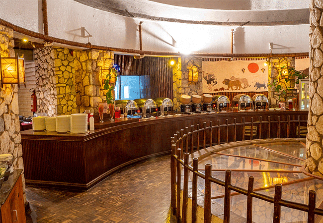 salt-lick-safari-lodge-restaurant-serves-excellent-buffets-or-table-d'hote Salt Lick Safari Lodge