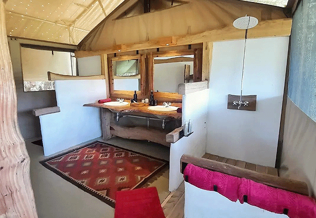 shompole-wilderness-camp-en-suite-bathrooms-with-bucket-showers-and-flush-toilets Shompole Wilderness Camp