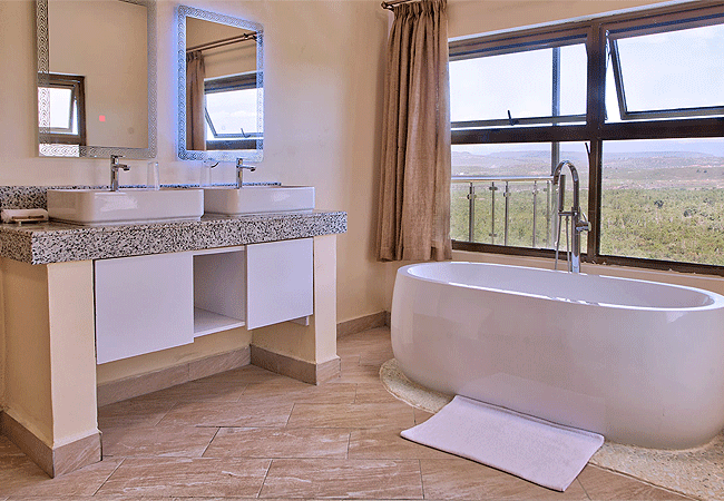 sleeping-warrior-camp-lake-elementaita-batian-cabin-bath-tub Sleeping Warrior Camp Lake Elementaita