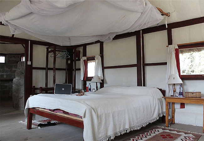 swara-plains-wildlife-conservancy-2-days-1-night-holiday-guest-bedroom Swara Plains Wildlife Conservancy 2 Days 1 Night Holiday