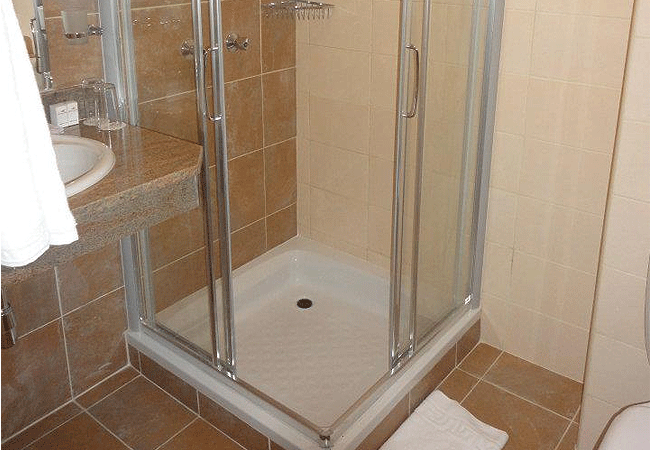 treetops-lodge-aberdare-elephants-wash-room Treetops Lodge Tree Hotel