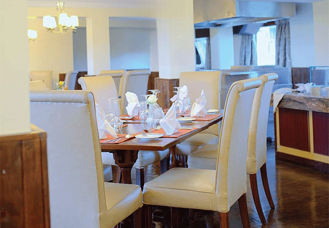 treetops-lodge-aberdare-national-park-dining Treetops Lodge Tree Hotel Aberdare