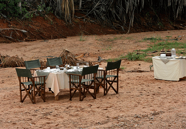 galdessa-camp-tsavo-east-national-park-bush-breakfast Galdessa Camp Tsavo East National Park