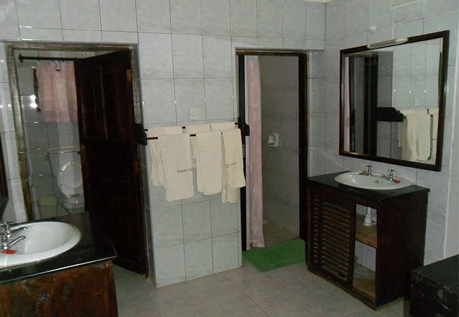 impala-safari-lodge-voi-bathroom-toilet Impala Safari Lodge Voi