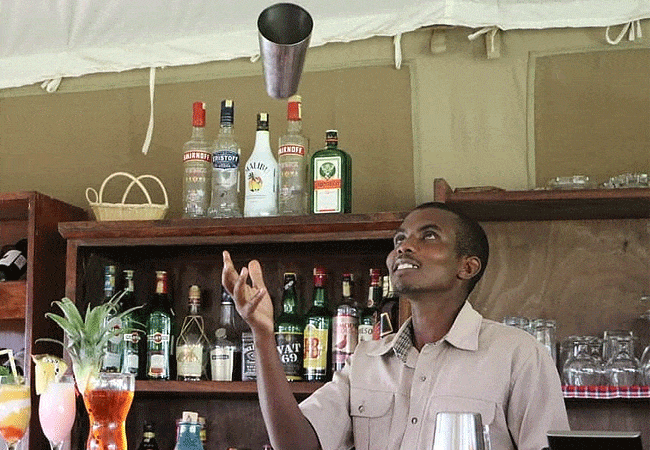 loyk-mara-camp-bar-with-fresh-made-juices-signature-cocktails-and-coffee-machine Loyk Mara Camp