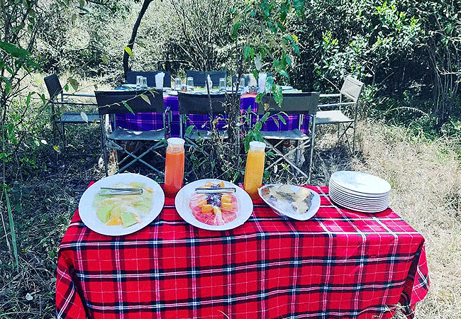loyk-mara-camp-breakfast-is-choice-of-fruits-cereals-omelet-bacon-sausages-home-made-biscuits-fruit-smoothies-teas-and-coffee Loyk Mara Camp