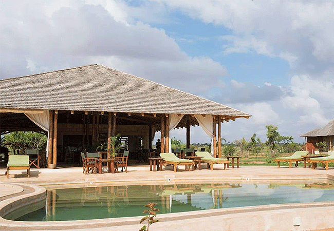 osteria-swara-camp-tsavo-east-national-park-a-pool-deck-and-beds-that-you-can-relax Osteria Swara Camp Tsavo East National Park
