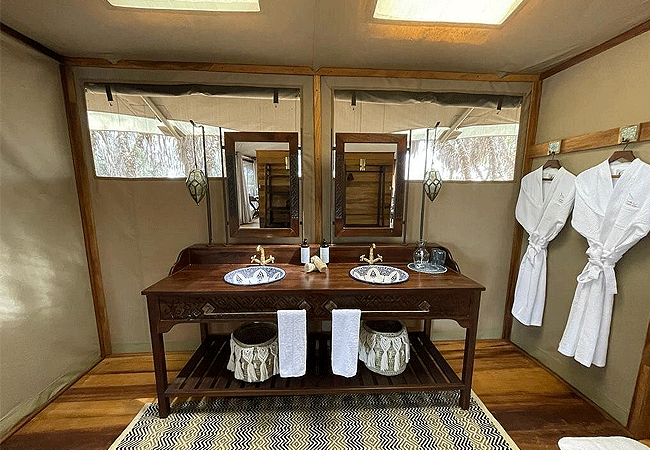 soroi-larsens-samburu-camp-tent-bath-bathroom-samburu-national-reserve Soroi Larsens Camp Samburu National Reserve