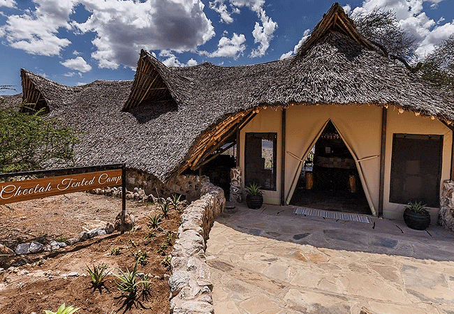 soroi-cheetah-tented-camp-lumo-conservancy Tsavo-tsavo-west-national-park-main-tent Soroi Cheetah Tented Camp Tsavo West National Park Kenya