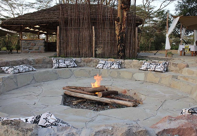 swara-acacia-lodge-swara-plains-conservancy-out-door-fire-place Swara Acacia Lodge Swara Plains Conservancy