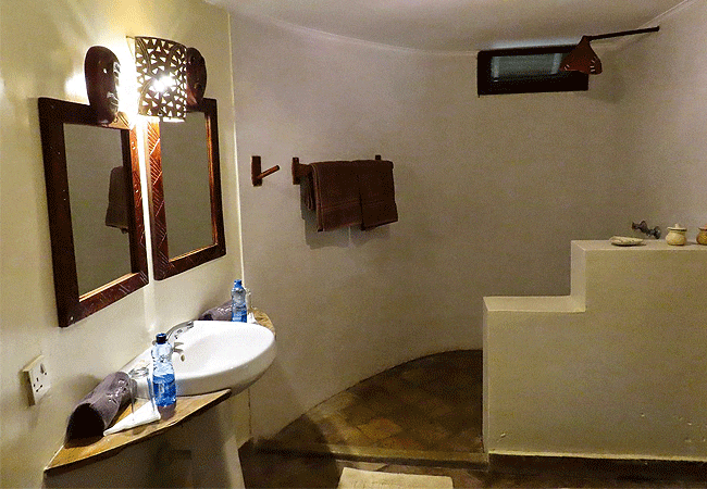 egret-savannah-camp-lake-nakuru-national-park-en-suite-bathrooms-have-a-shower Egret Savannah Camp Lake Nakuru National Park