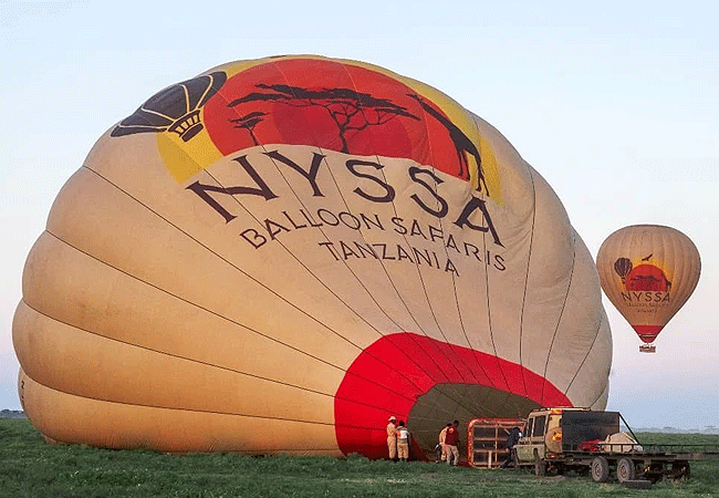nyssa-balloon-safaris-tanzania-preparation-for-a-hot-air-balloon-take-off Nyssa Balloon Safaris Tanzania